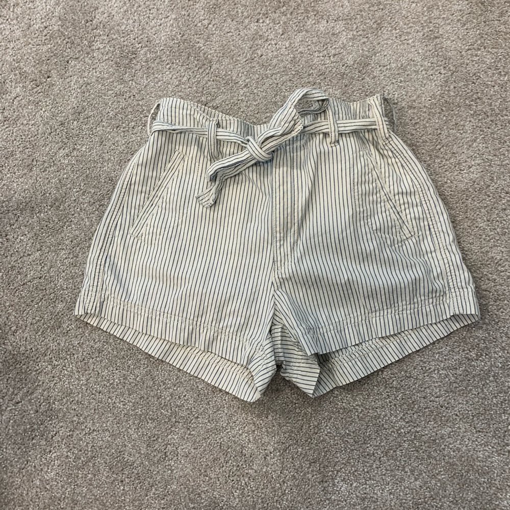 American Eagle cream and white striped tie front shorts